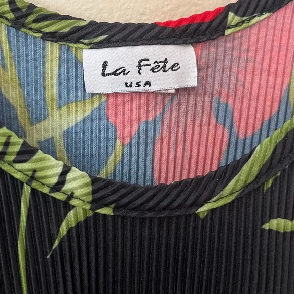 La Fete USA woman’s sleeveless black dress red flowers green Size Grande - Picture 7 of 8